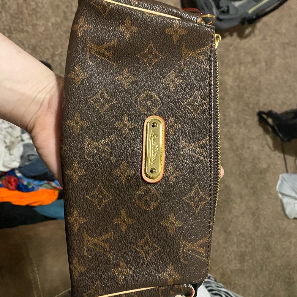 Louis vuttion shoulder bag